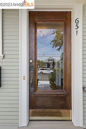 651 Alcatraz Ave, Oakland CA  94609-1005 exterior