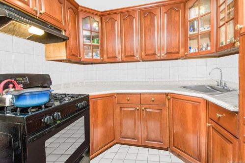 3734 Paulding Ave, Bronx, NY 10469-1216