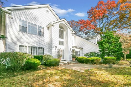 5 Daremy Ct, Huntington Station, NY 11747-2800