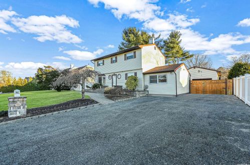 22 Saxon Rd, South Setauket, NY 11720-2860