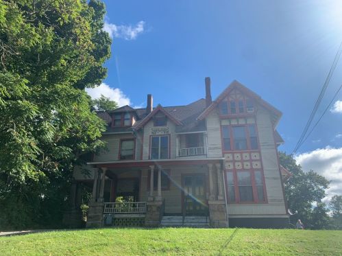 306 Jefferson St, New Castle, PA 16101-2260