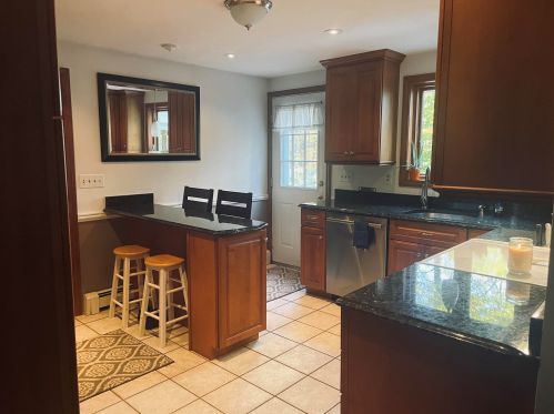 20 Hooke Rd, Fremont, NH 03044-3421