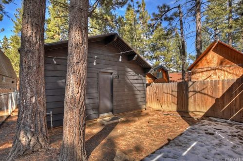 926 Barker Blvd, Big Bear City CA  92314-9568 exterior