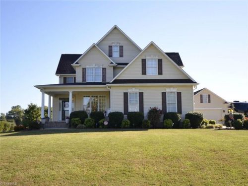 121 Lakewalk Dr, Reidsville, NC 27320-9446