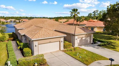 7930 Haven Dr, Naples, FL 34104-5855