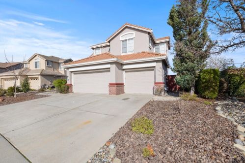 3196 Shelter Cove Ln, Elk Grove, CA 95758-4654