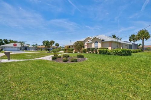 55 Sportsman Ct, Placida, FL 33947-1909