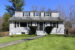 22 Pleasant St, Katonah, NY 10536-2008