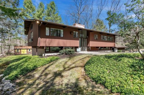 26 Jericho Dr, Lyme, CT 06371-1326
