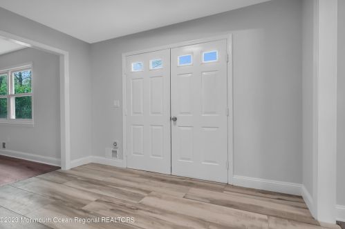 21 Kenneth Dr, Tinton Falls NJ  07712-2824 exterior