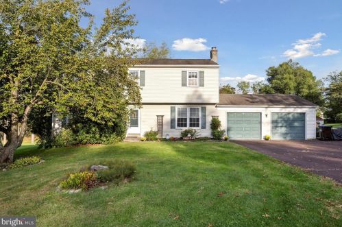 657 Meadow Ln, Harleysville, PA 19438-1620
