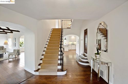1 Downey Pl, Oakland CA  94610-1809 exterior