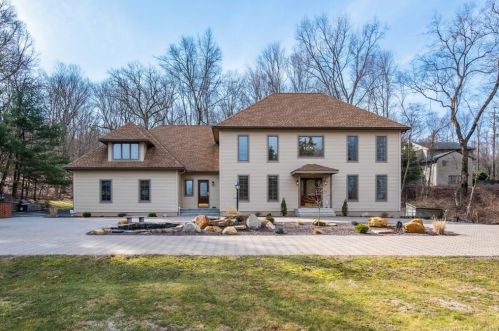 94 Clover Ln, Manchester, CT 06040-6776