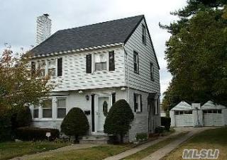 207 Cedar St, Hempstead, NY 11550-5229