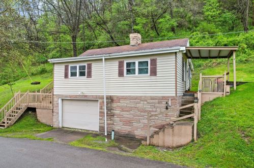 17 Rohall Rd, Smock, PA 15480-1321