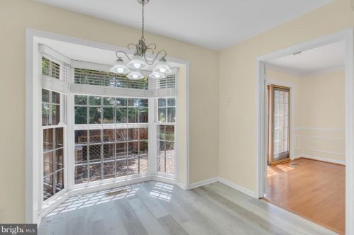 2827 Flagmaker Dr, Falls Church VA  22042-2204 exterior