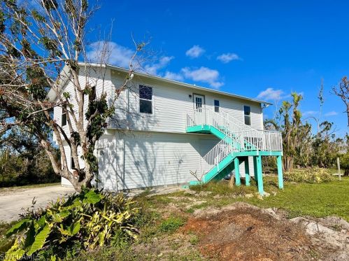 8628 Yukon Ct, Saint James City, FL 33956-3041