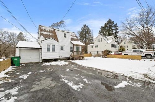 17 Pilgrim Ter, Poughkeepsie, NY 12601-1027