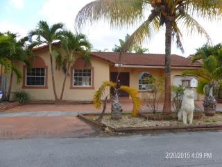 14562 172nd Ln, Miami, FL 33177-6624
