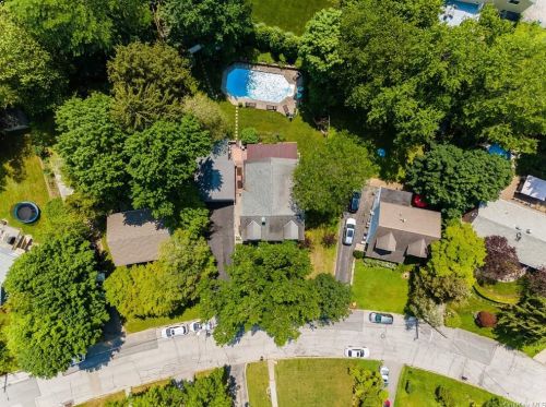 10 Osage Dr, Crotonville NY  10562-3815 exterior