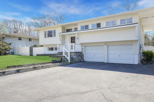 115 Jacqueline Ln, South Setauket, NY 11720-4103