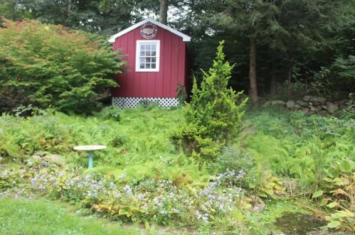 84 Columbine Dr, Bridgeport CT  06611-4601 exterior