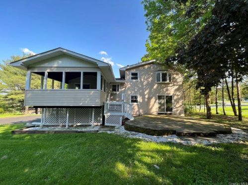 39 Highview Dr, Salisbury Mills, NY 12577-5103
