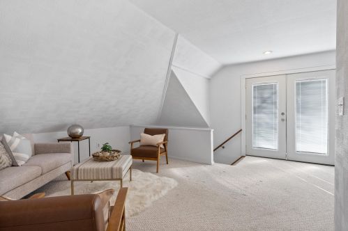 3023 Oakland Ave, Milwaukee WI 53211-3233 exterior