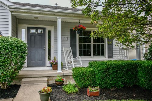 1212 Valley Dr, Marysville, OH 43040-8010