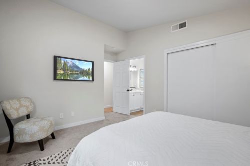 30807 Arlington St, Santa Clarita CA  91384-2453 exterior