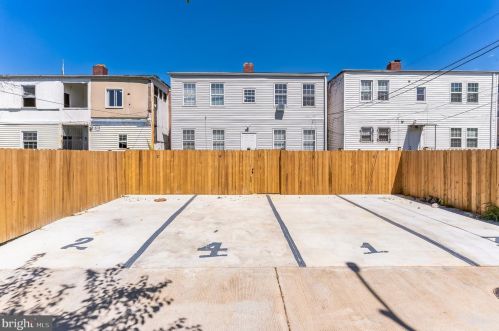 1223 Simms Pl, Washington, DC 20002-7826
