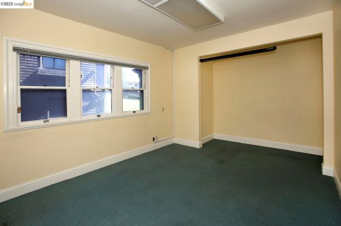 400 34 St, Oakland CA 94608-4211 exterior