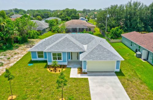 422 Dahled Ave, Fort Pierce, FL 34953-4026