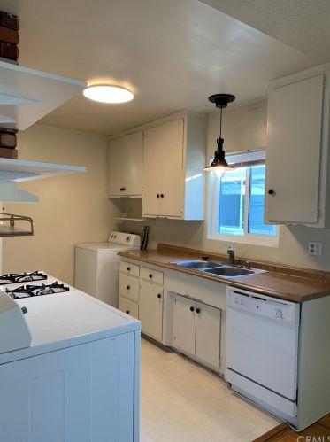 2520 Carnegie Ln, Redondo Beach CA  90278-3864 exterior