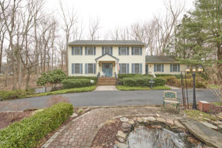 1 Oakhurst Dr, Middletown, NJ 07748-2151