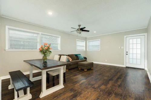 18 Lyncrest Dr, Galveston TX  77550-3215 exterior