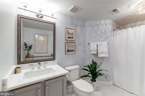 18506 Pelicans Nest Way, Leesburg VA  20176-3963 exterior