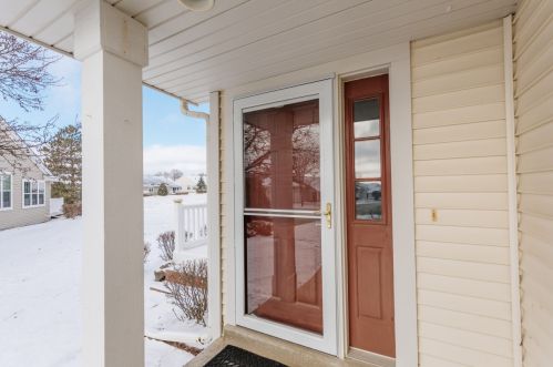 626 Park Dr, Waterford, WI 53185-2890