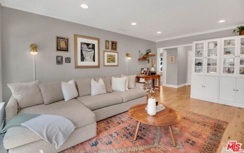 15027 Hartland St, Van Nuys CA  91405-3714 exterior