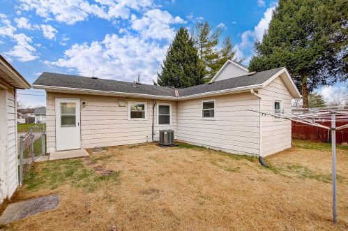 106 Westfield Dr, New Haven OH  45030-1431 exterior