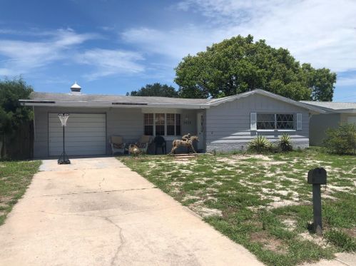 3435 Columbus Dr, Tarpon Springs, FL 34691-1027