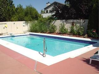 1702 Calle Campana, Roseville, CA 95747-6872