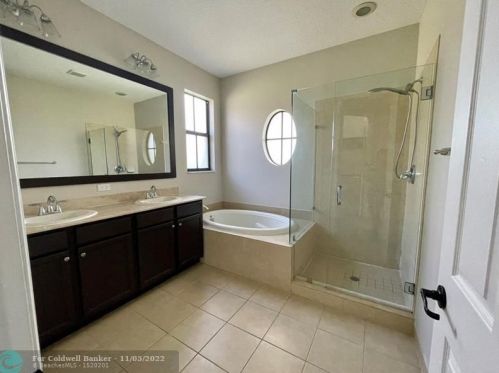 8359 38th St, Hollywood FL  33024-3130 exterior