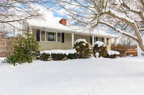 9 Robin Ln, Hyde Park, NY 12538-2941