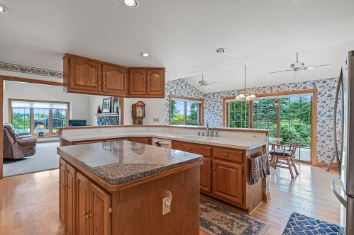 1936 Field Cliffe Dr, Richfield, WI 53076-9646