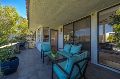 16 Palomas Dr, Rancho Mirage CA  92270-4747 exterior