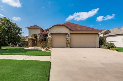 8908 Crestview Dr, Denton, TX 76207-8602