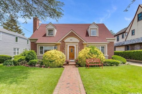 398 Church Ave, Cedarhurst, NY 11516-1708