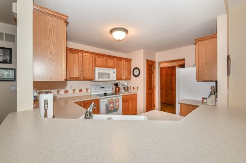 618 Park Dr, Waterford WI  53185-2890 exterior