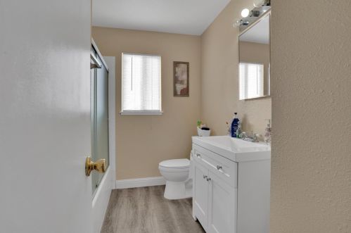 2213 Vicki Dr, Modesto CA  95350-3468 exterior